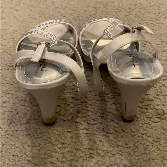 Silver Heels - Picture 3 of 3